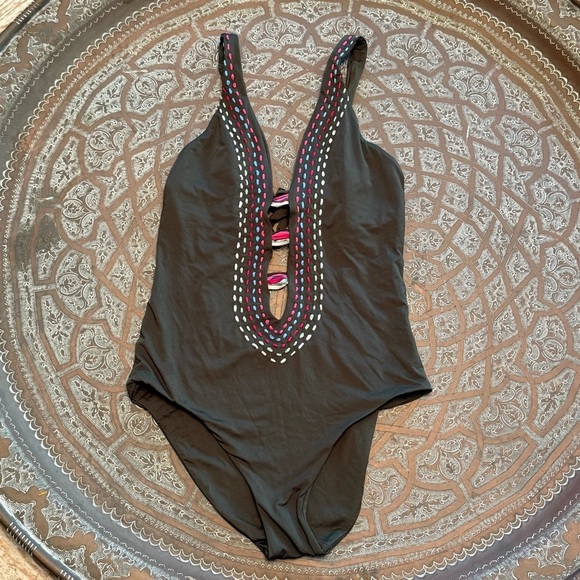 BECCA Quest One-Piece Swimsuit, Olive Green, XS - Picture 4 of 8